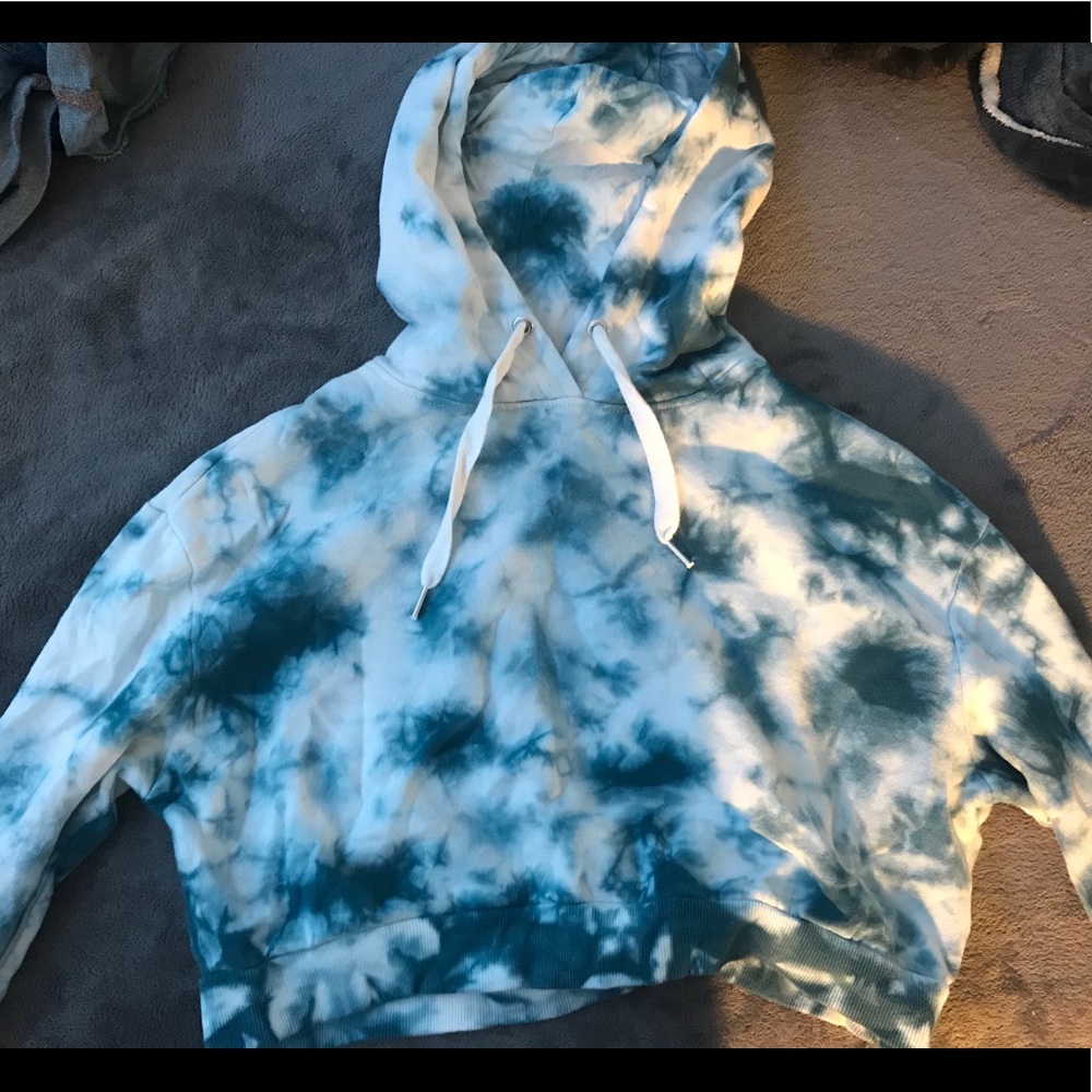 tie-dye cropped hoodie